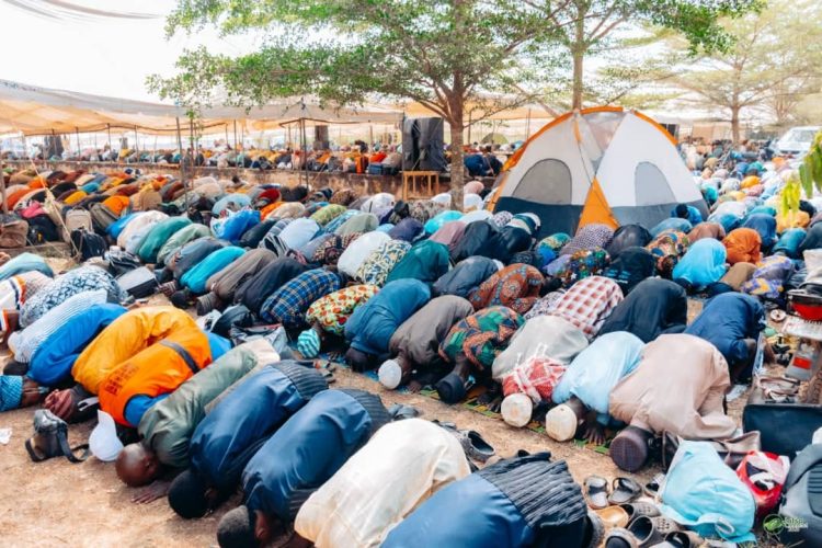 Jalsa: A Platform for Earnest Prayers