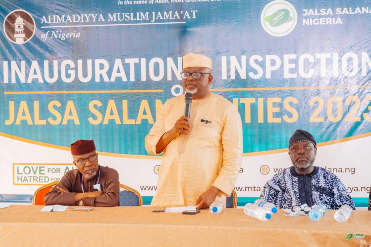 Discharge your duties with smile — Amir to Jalsa Volunteers